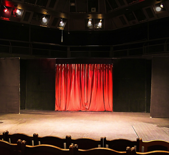 Драматично-куклен театър - Враца отлага представления до второ нареждане